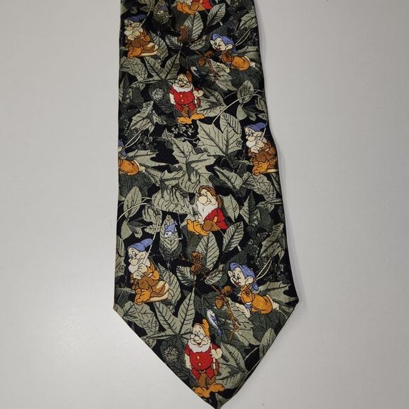 Vintage Disney Italian Silk Tie - Snow White’s Seven Dwarves Fishing In Greenery - Picture 4 of 6